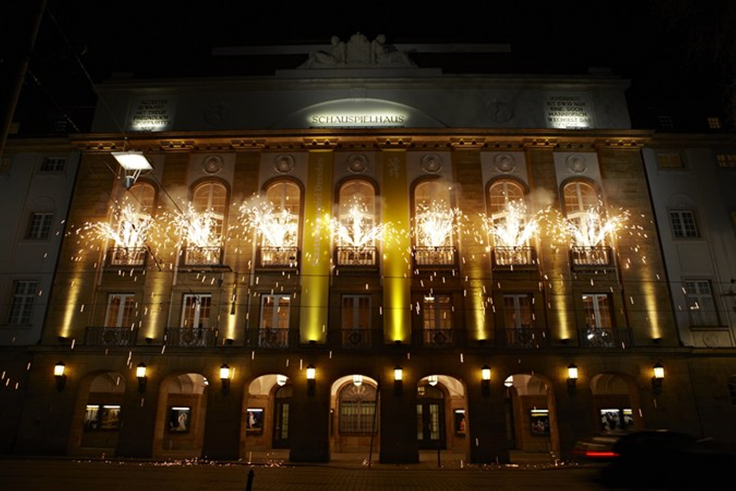 Staatsschauspiel Dresden – 100 Jahre Schauspielhaus, Das Jubiläumsbuch | Staatsschauspiel Dresden