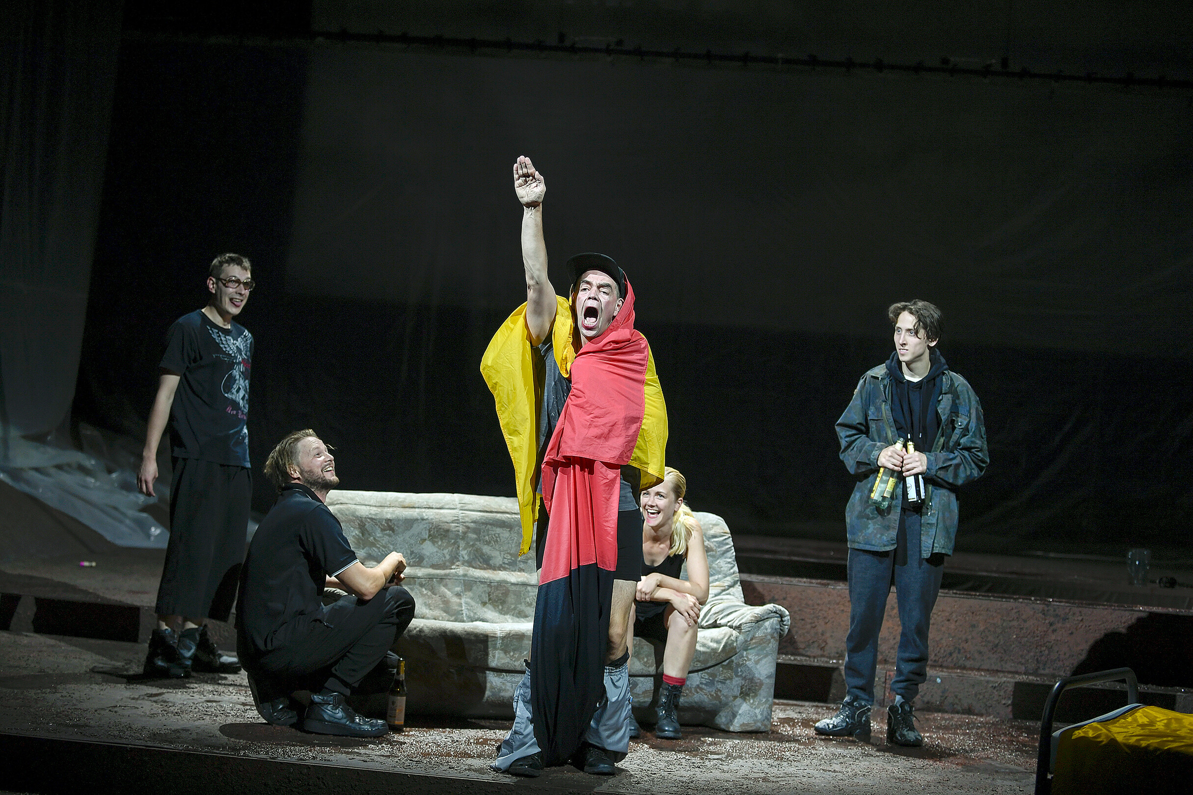 Mit der Faust in die Welt