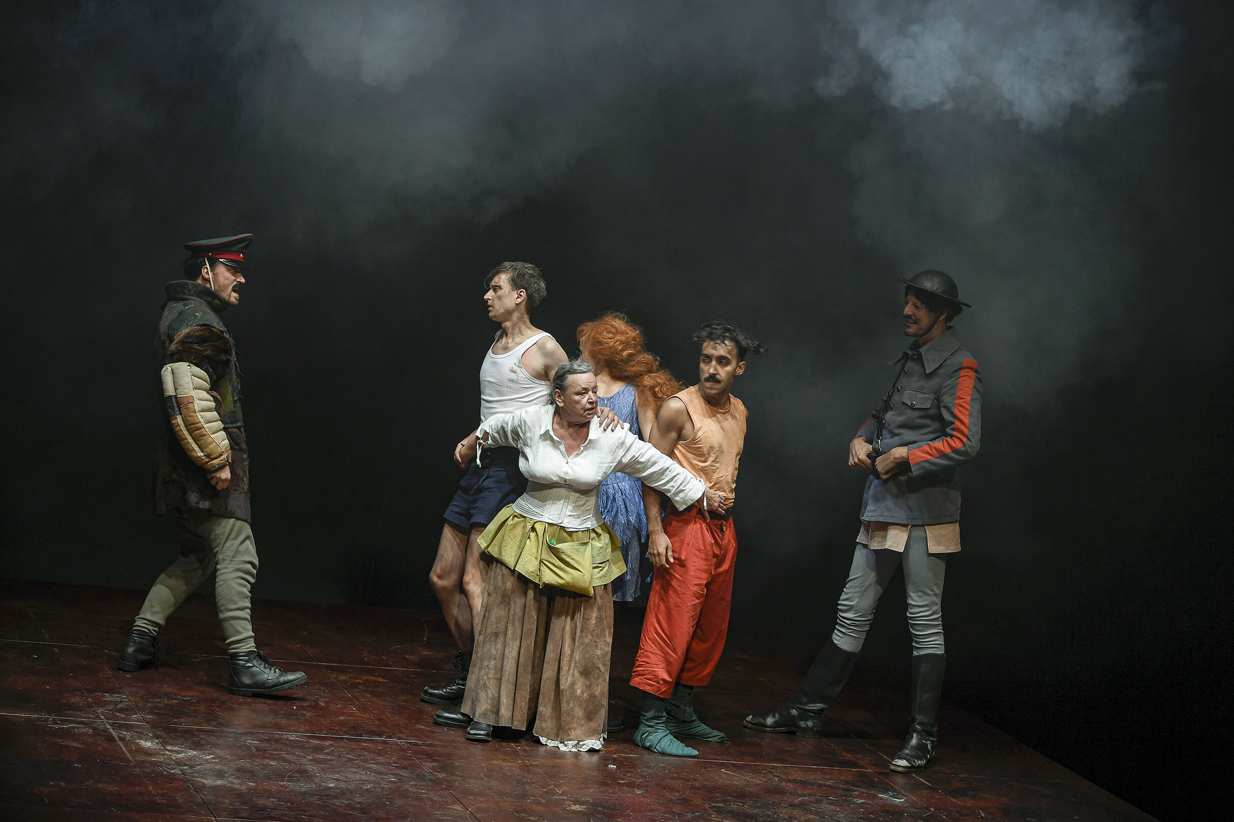 Mutter Courage Und Ihre Kinder Zusammenfassung Mutter Courage und ihre Kinder, Eine Chronik aus dem Dreißigjährigen